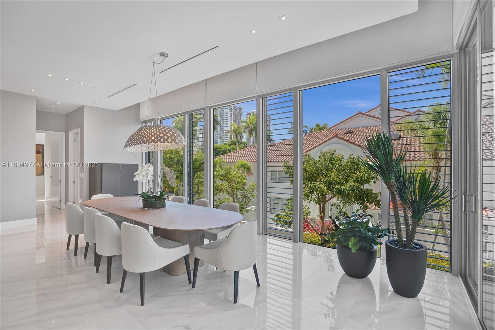 3750 Yacht Clb Dr #TH1 Aventura, FL 33180