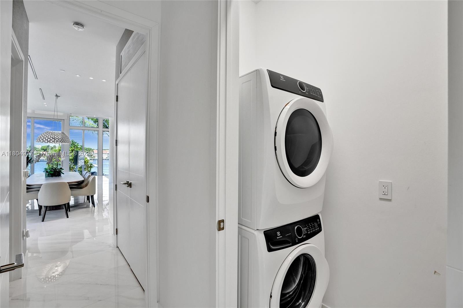 3750 Yacht Clb Dr #TH1 Aventura, FL 33180