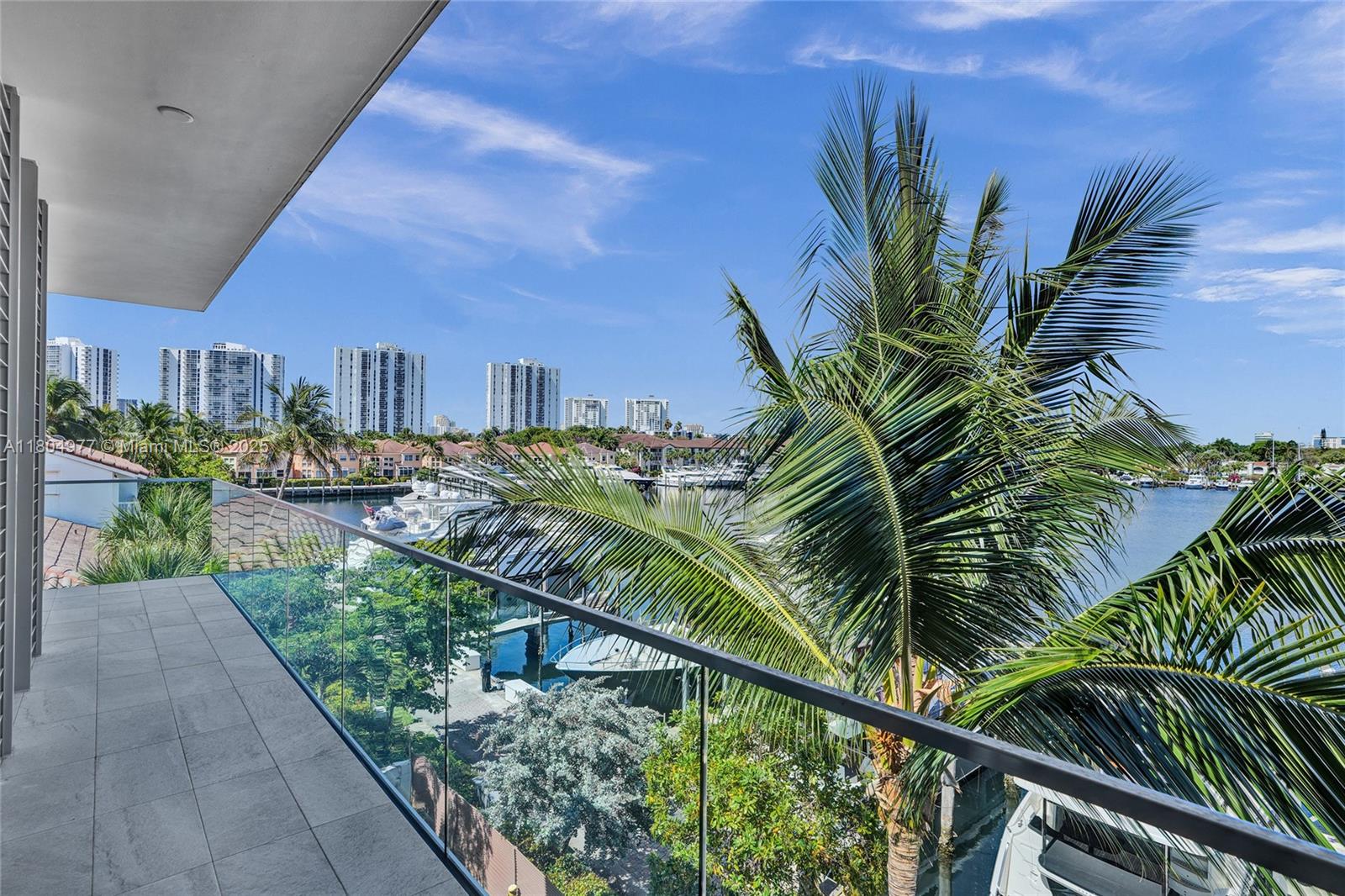 3750 Yacht Clb Dr #TH1 Aventura, FL 33180