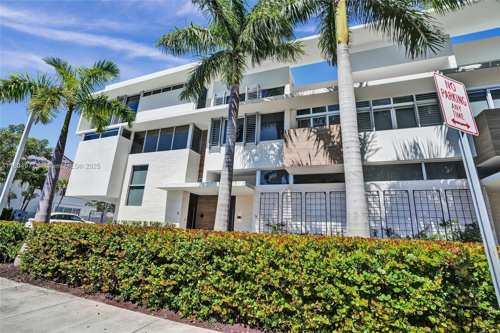 3750 Yacht Clb Dr #TH1 Aventura, FL 33180