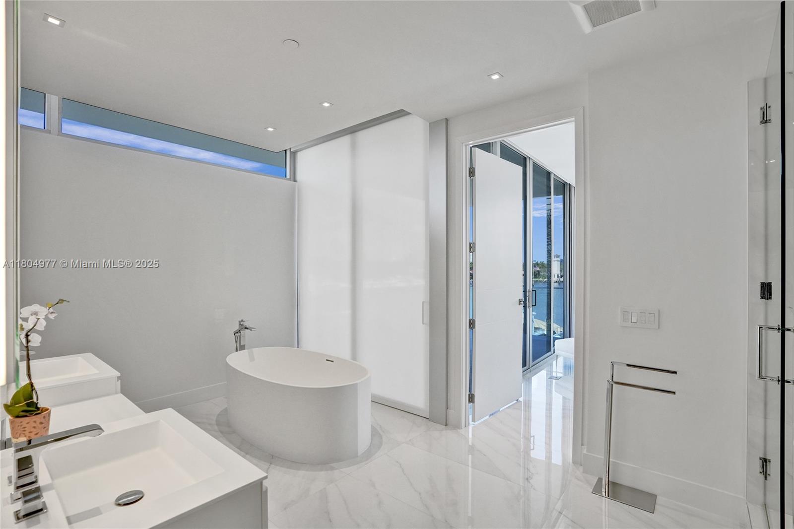 3750 Yacht Clb Dr #TH1 Aventura, FL 33180