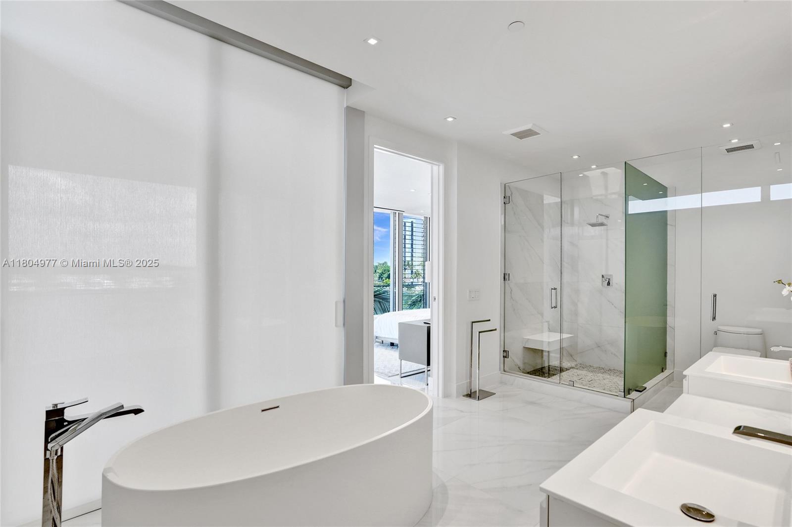 3750 Yacht Clb Dr #TH1 Aventura, FL 33180