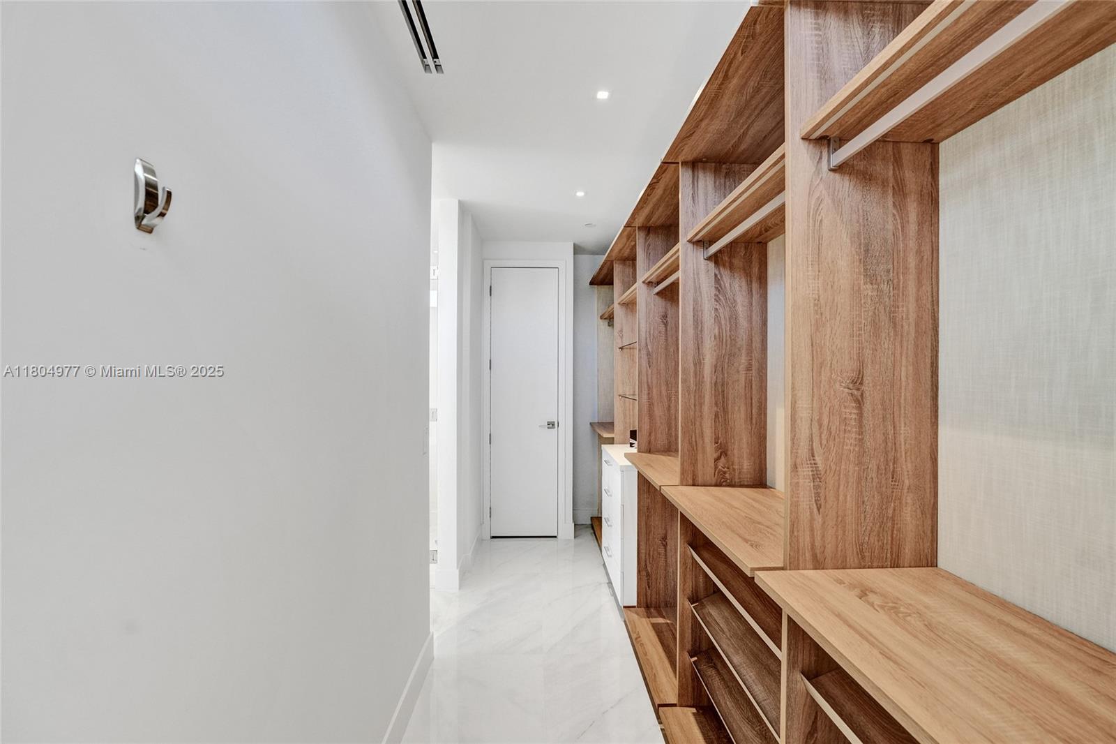 3750 Yacht Clb Dr #TH1 Aventura, FL 33180