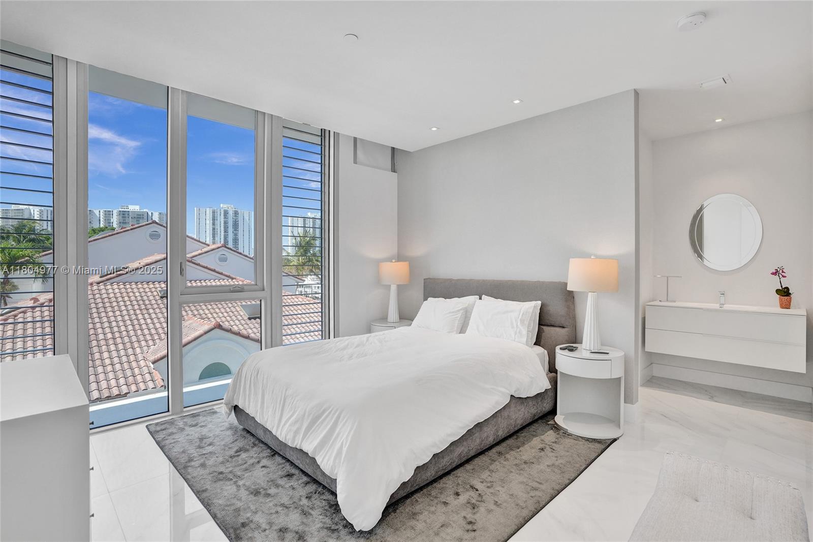 3750 Yacht Clb Dr #TH1 Aventura, FL 33180