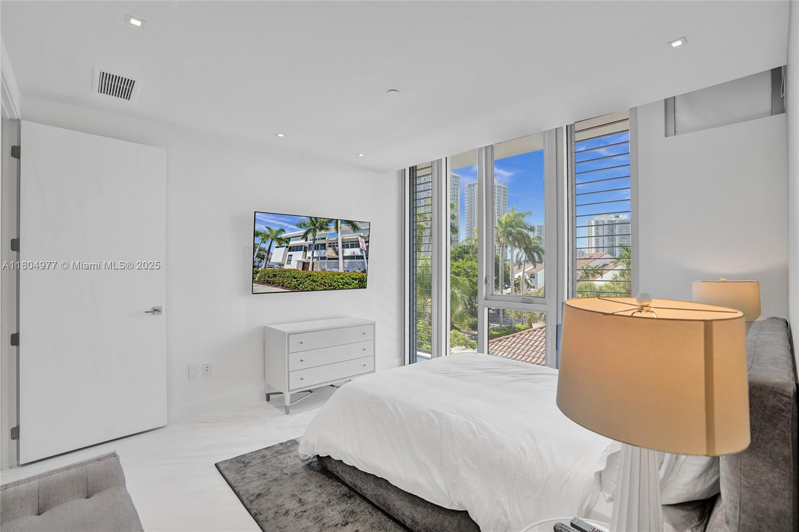 3750 Yacht Clb Dr #TH1 Aventura, FL 33180