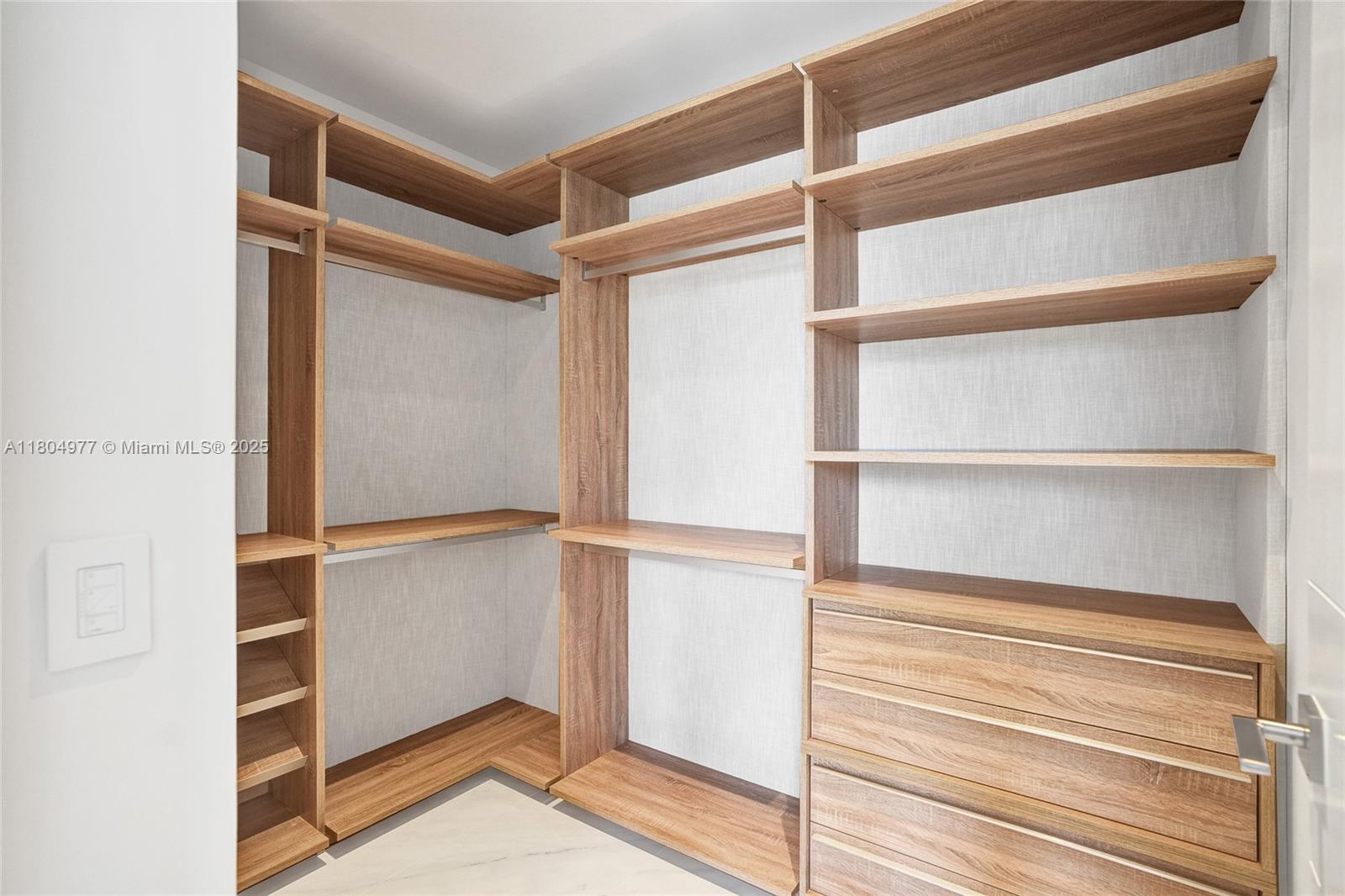 3750 Yacht Clb Dr #TH1 Aventura, FL 33180