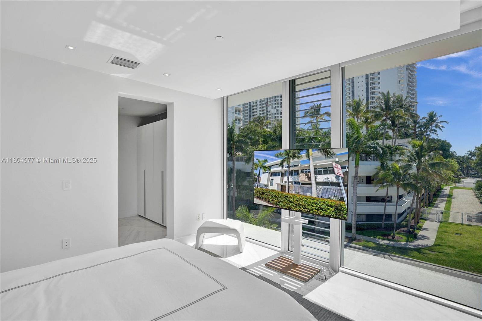 3750 Yacht Clb Dr #TH1 Aventura, FL 33180