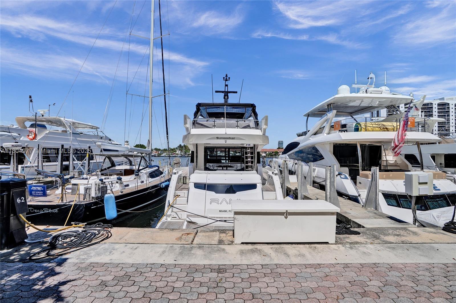 3750 Yacht Clb Dr #TH1 Aventura, FL 33180