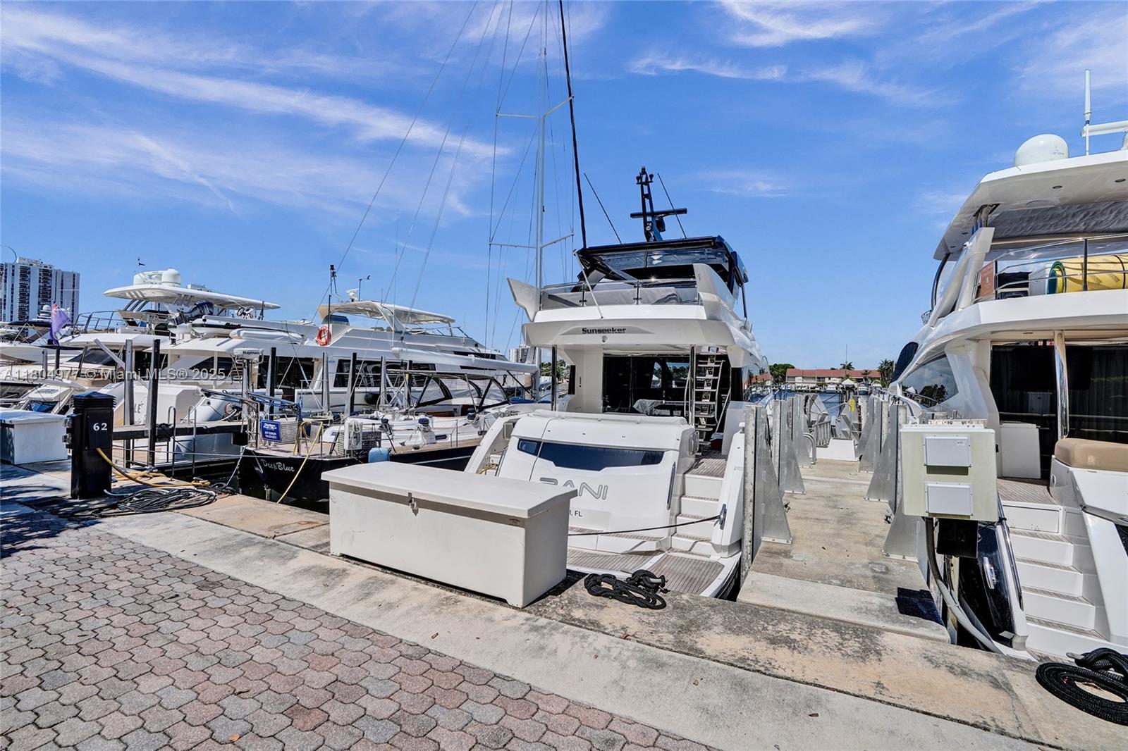 3750 Yacht Clb Dr #TH1 Aventura, FL 33180