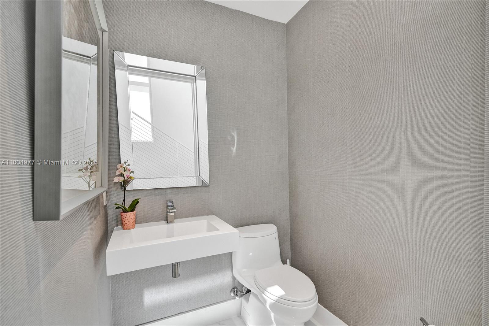 3750 Yacht Clb Dr #TH1 Aventura, FL 33180