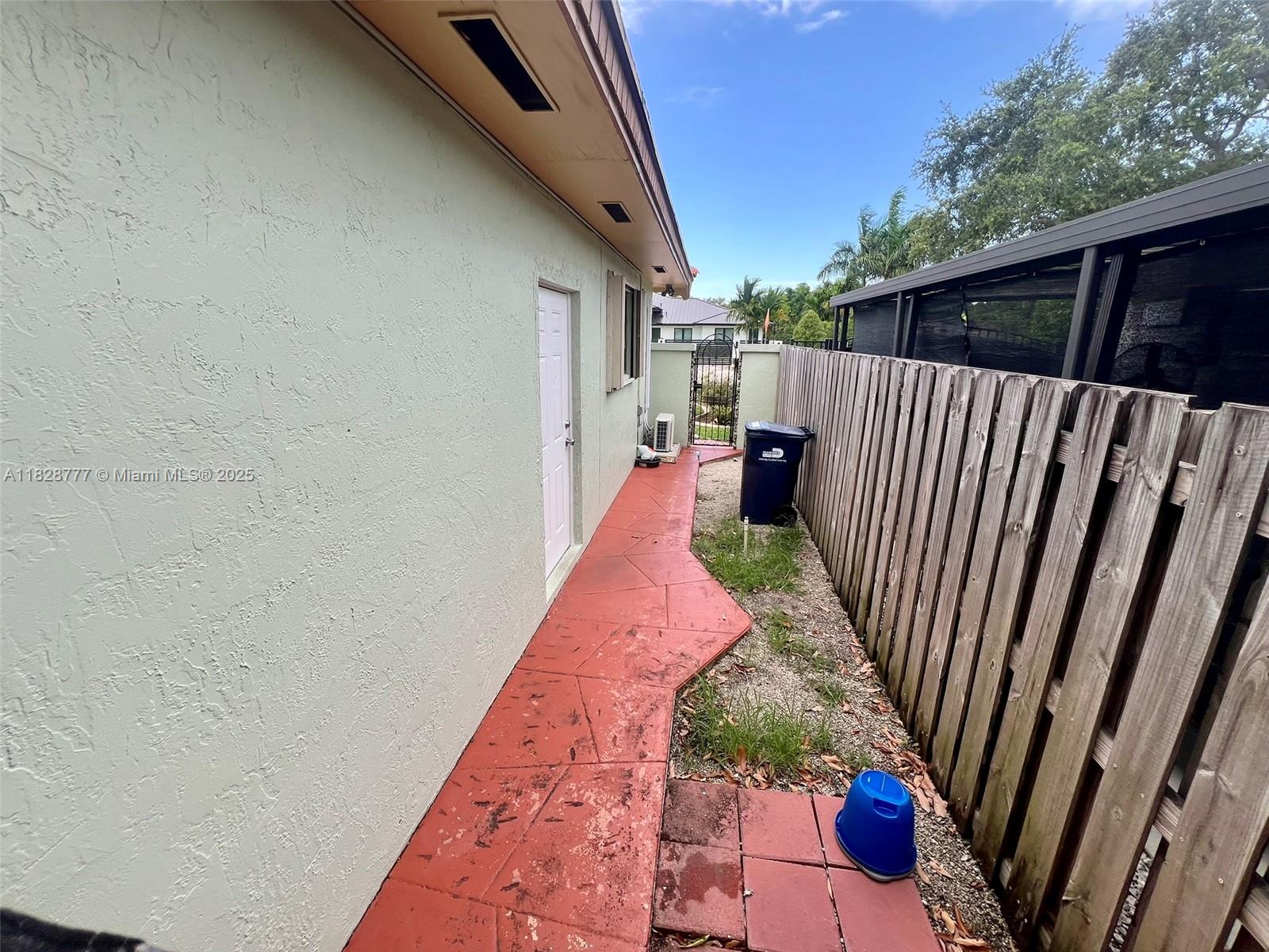 9601 SW 66th St Miami, FL 33173