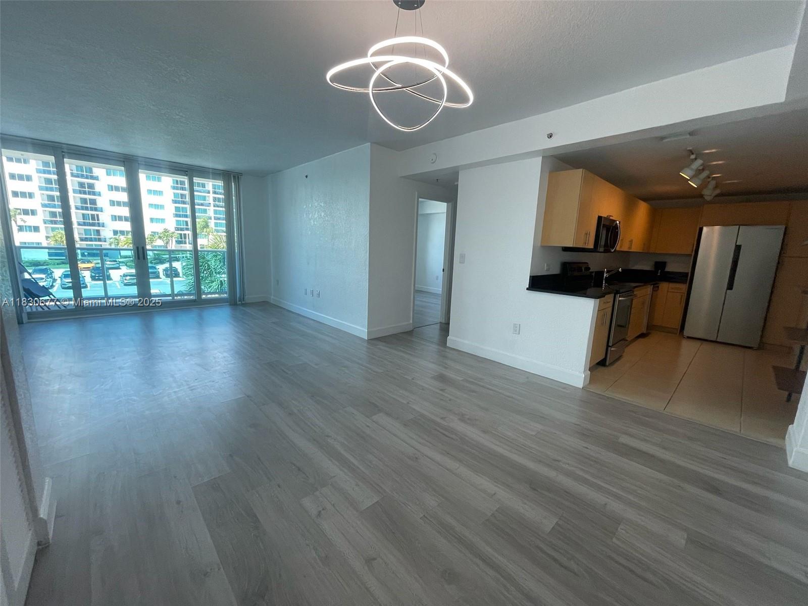 7501 E Treasure Dr #2L