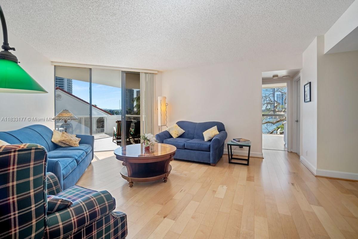 3610 Yacht Clb Dr #208 Aventura, FL 33180 3610 Yacht Clb Dr #208 Aventura, FL 33180