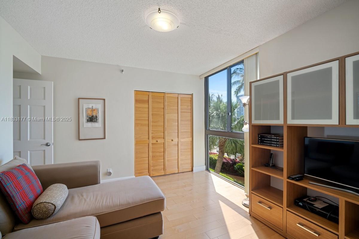 3610 Yacht Clb Dr #208 Aventura, FL 33180 3610 Yacht Clb Dr #208 Aventura, FL 33180
