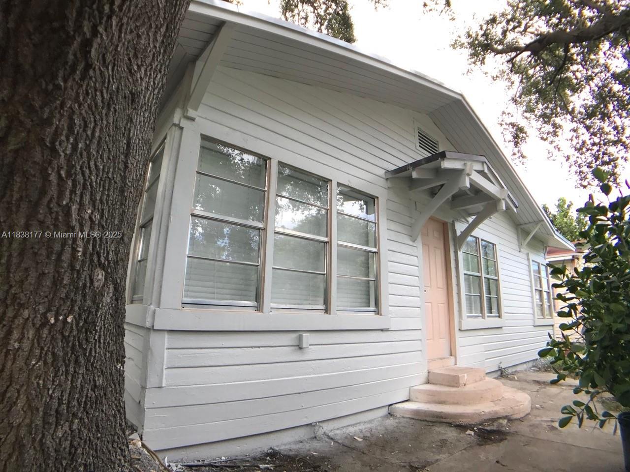 97 NW 27th St