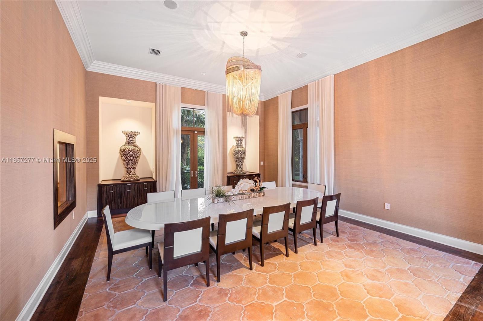 221 Casuarina Concourse Coral Gables, FL 33143 221 Casuarina Concourse Coral Gables, FL 33143