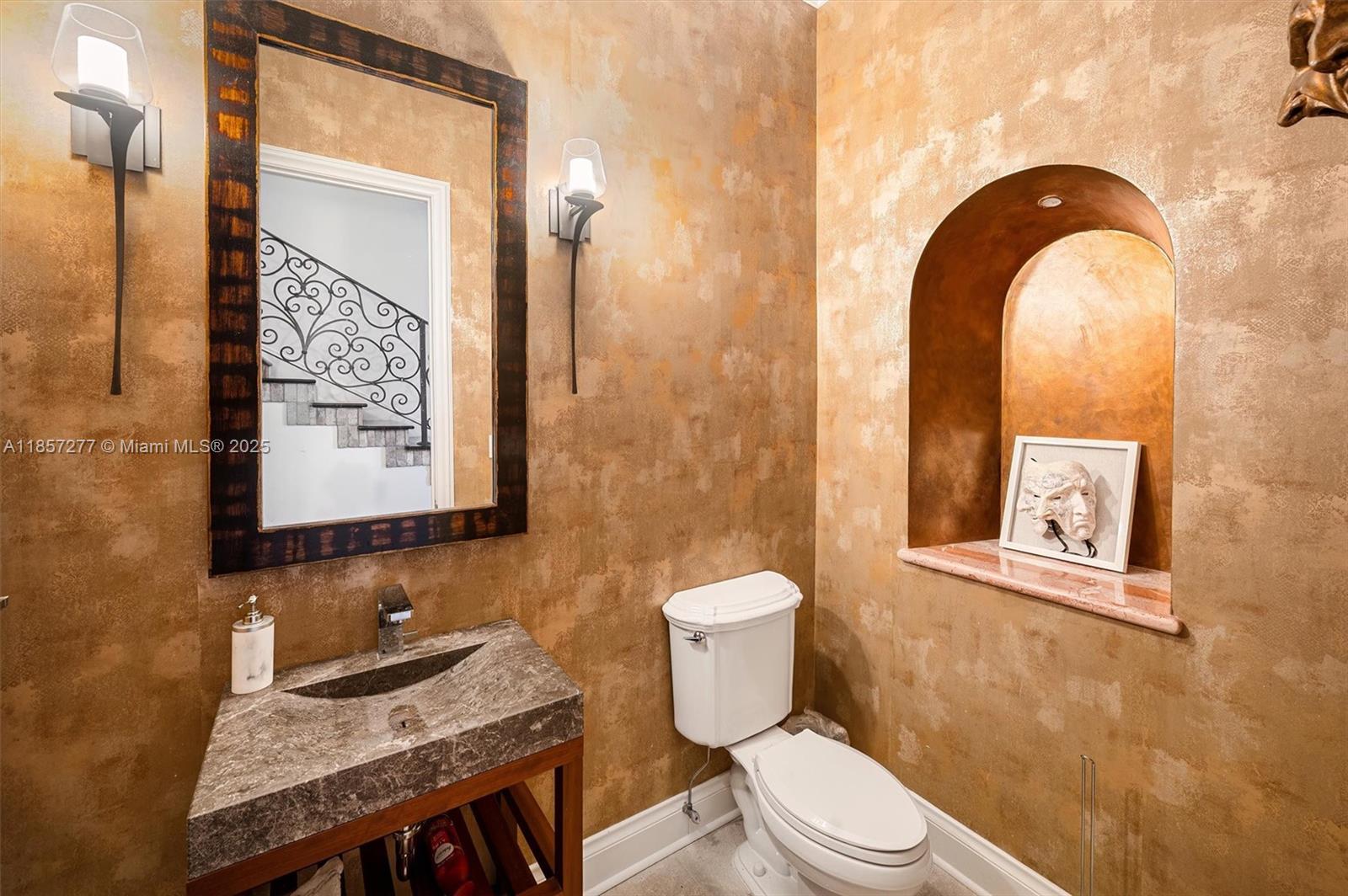221 Casuarina Concourse Coral Gables, FL 33143 221 Casuarina Concourse Coral Gables, FL 33143