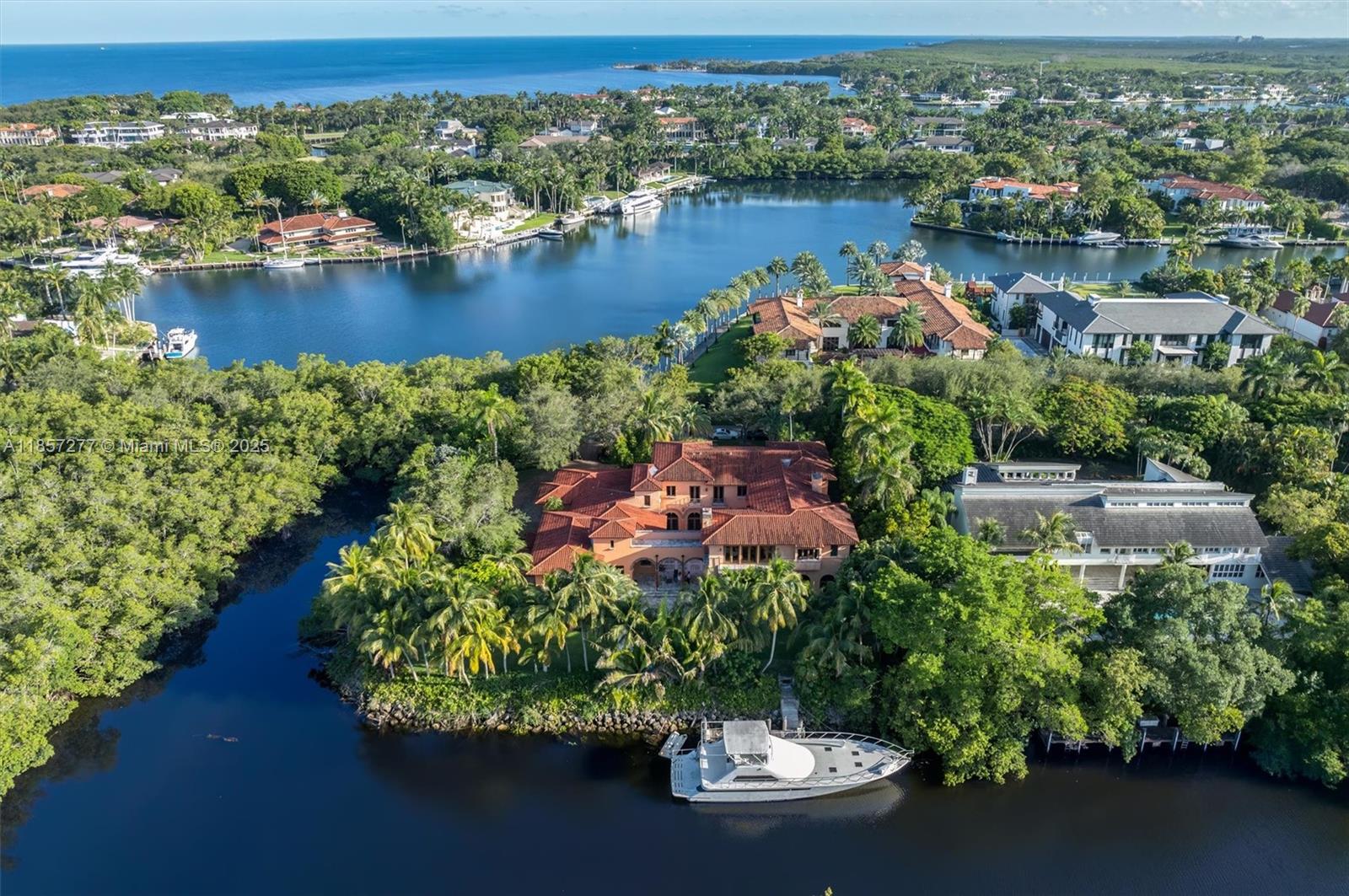 221 Casuarina Concourse Coral Gables, FL 33143 221 Casuarina Concourse Coral Gables, FL 33143