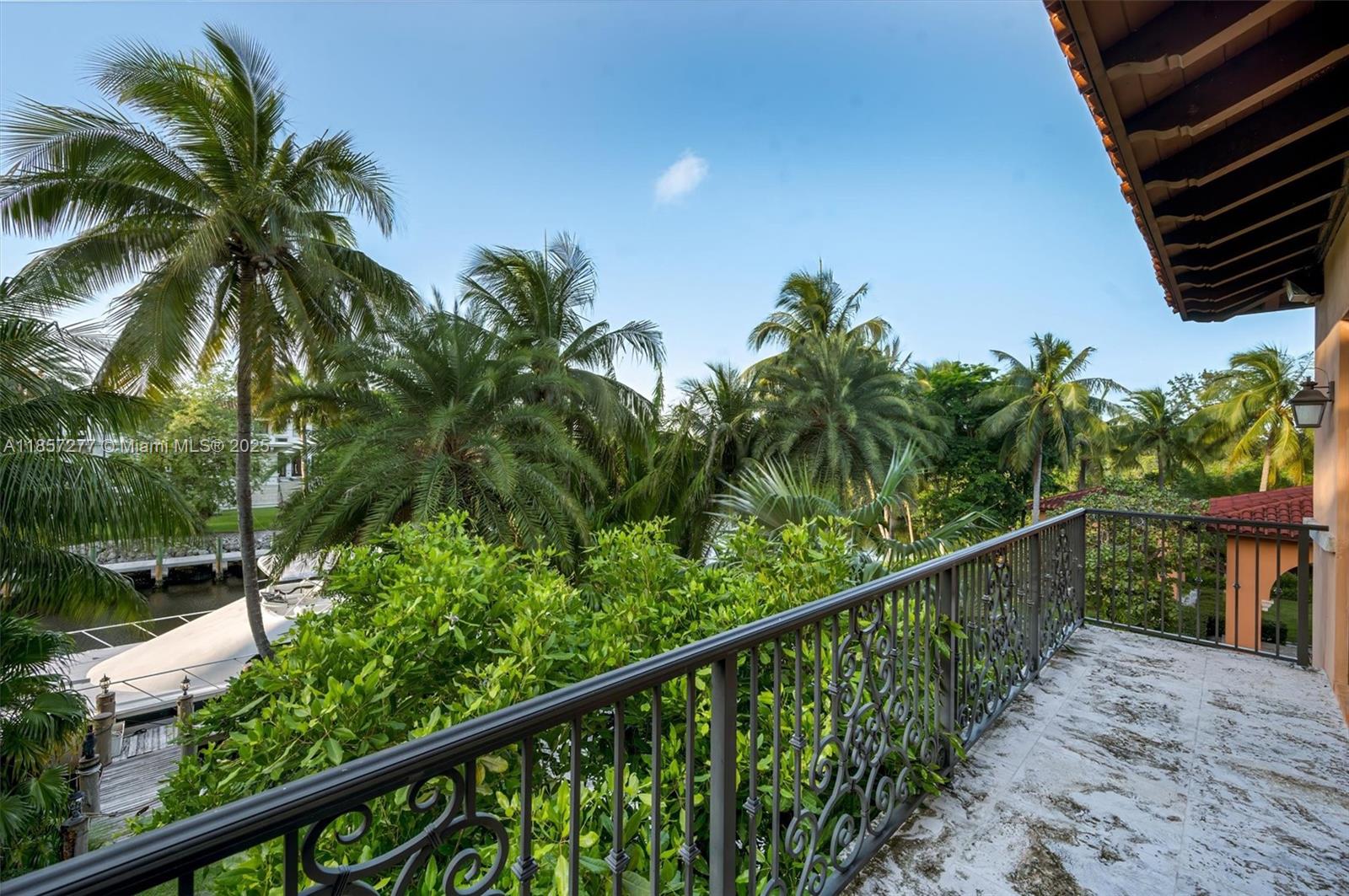 221 Casuarina Concourse Coral Gables, FL 33143 221 Casuarina Concourse Coral Gables, FL 33143