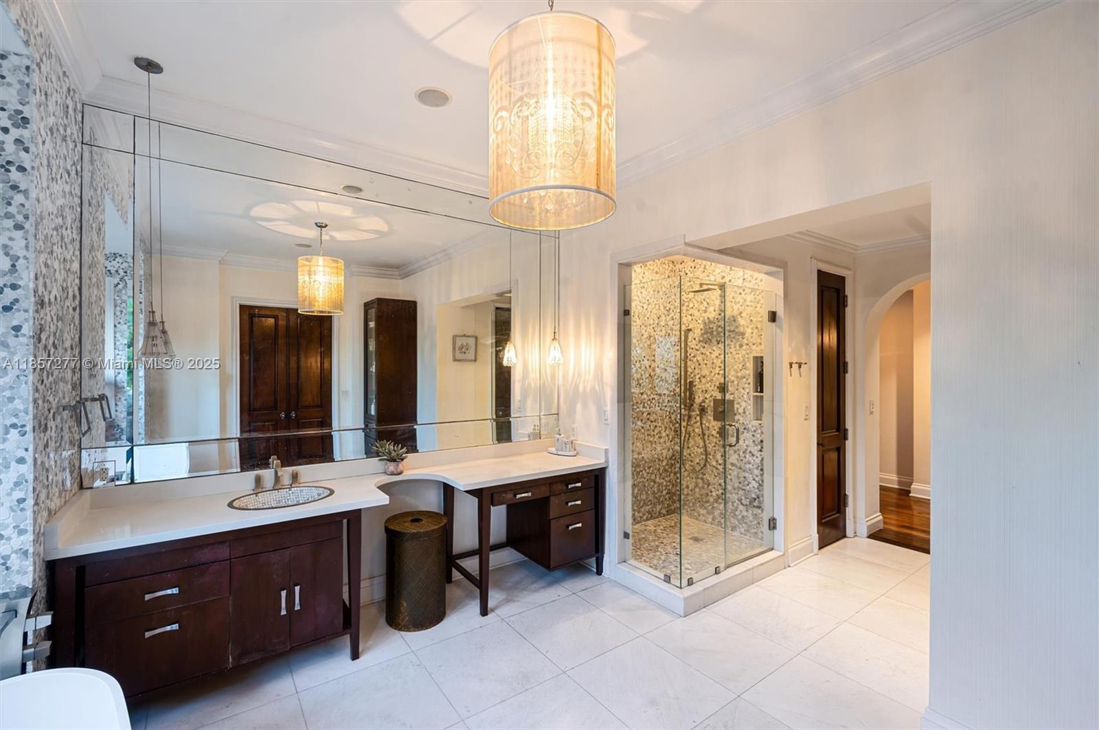 221 Casuarina Concourse Coral Gables, FL 33143 221 Casuarina Concourse Coral Gables, FL 33143