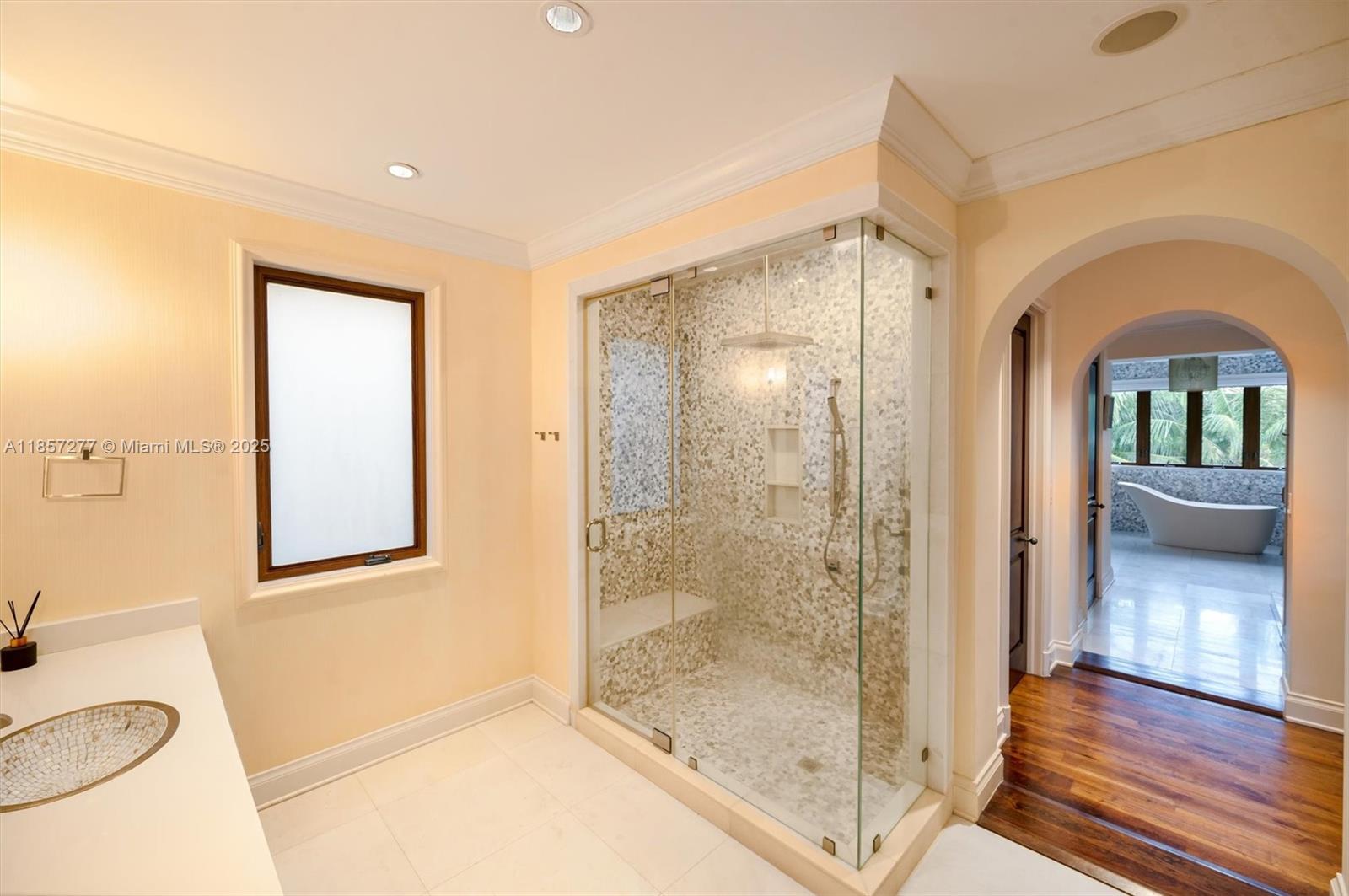 221 Casuarina Concourse Coral Gables, FL 33143 221 Casuarina Concourse Coral Gables, FL 33143