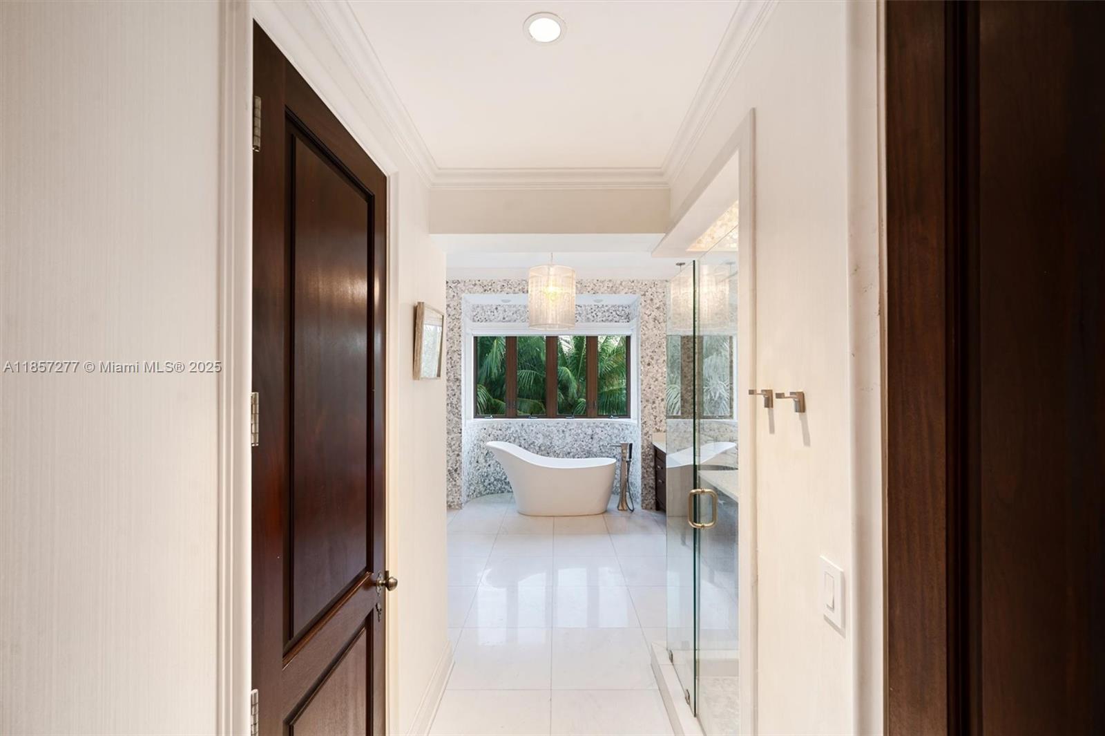 221 Casuarina Concourse Coral Gables, FL 33143 221 Casuarina Concourse Coral Gables, FL 33143