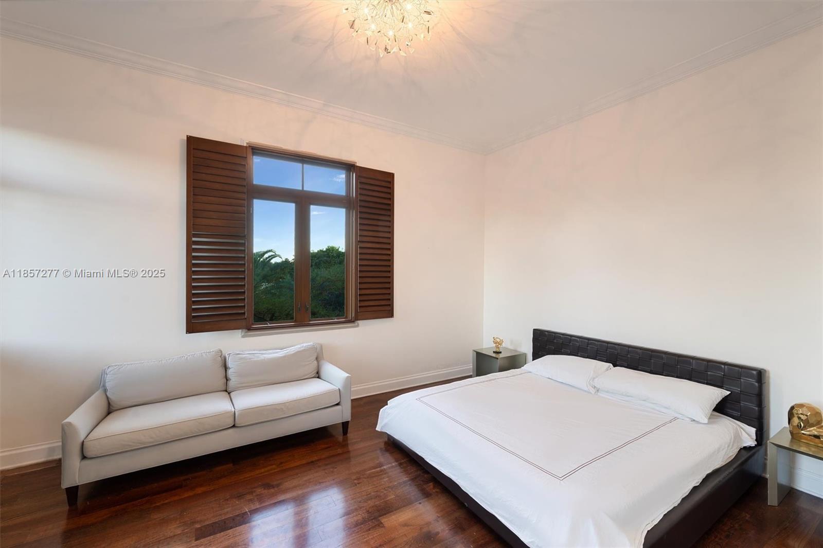 221 Casuarina Concourse Coral Gables, FL 33143 221 Casuarina Concourse Coral Gables, FL 33143