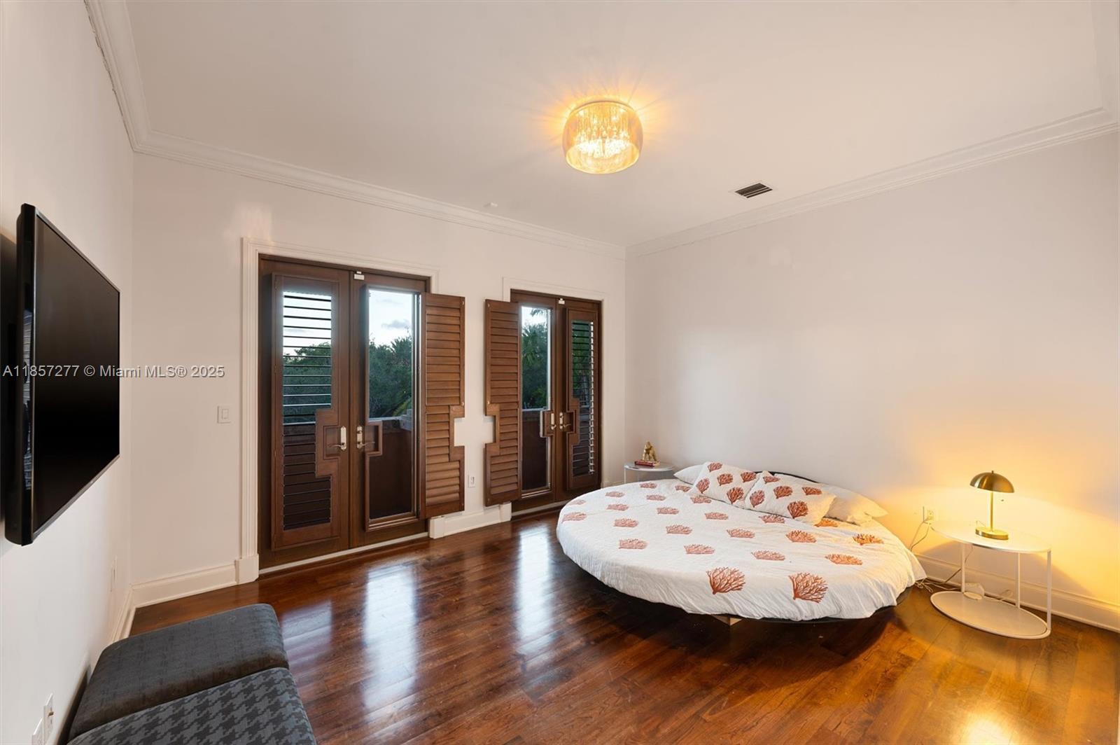 221 Casuarina Concourse Coral Gables, FL 33143 221 Casuarina Concourse Coral Gables, FL 33143