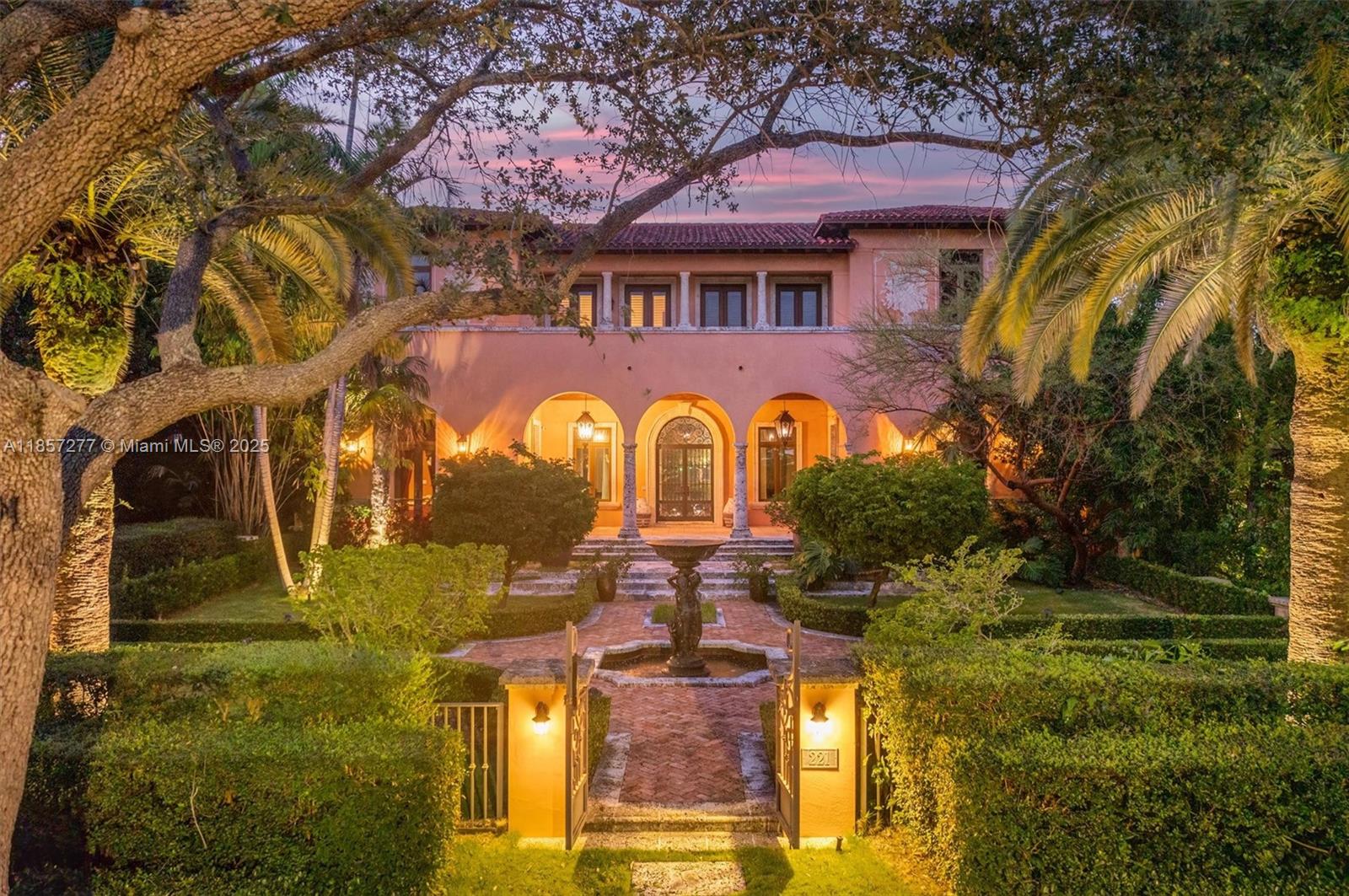 221 Casuarina Concourse Coral Gables, FL 33143 221 Casuarina Concourse Coral Gables, FL 33143