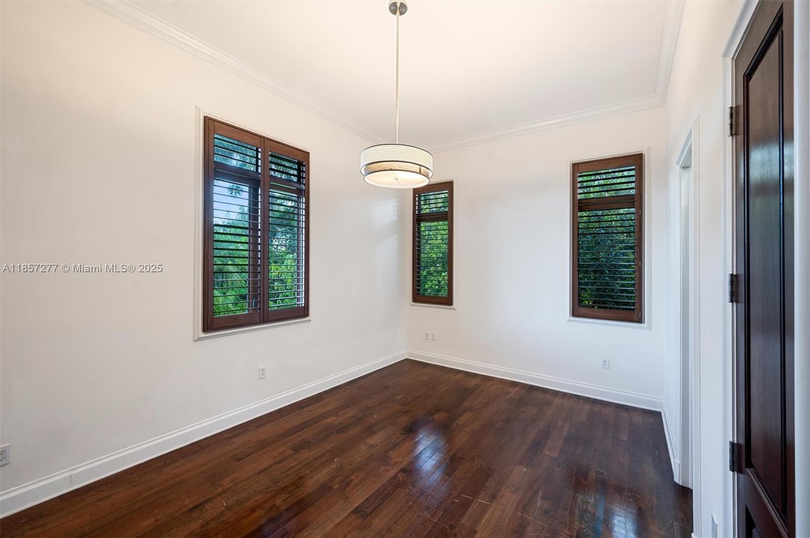 221 Casuarina Concourse Coral Gables, FL 33143 221 Casuarina Concourse Coral Gables, FL 33143