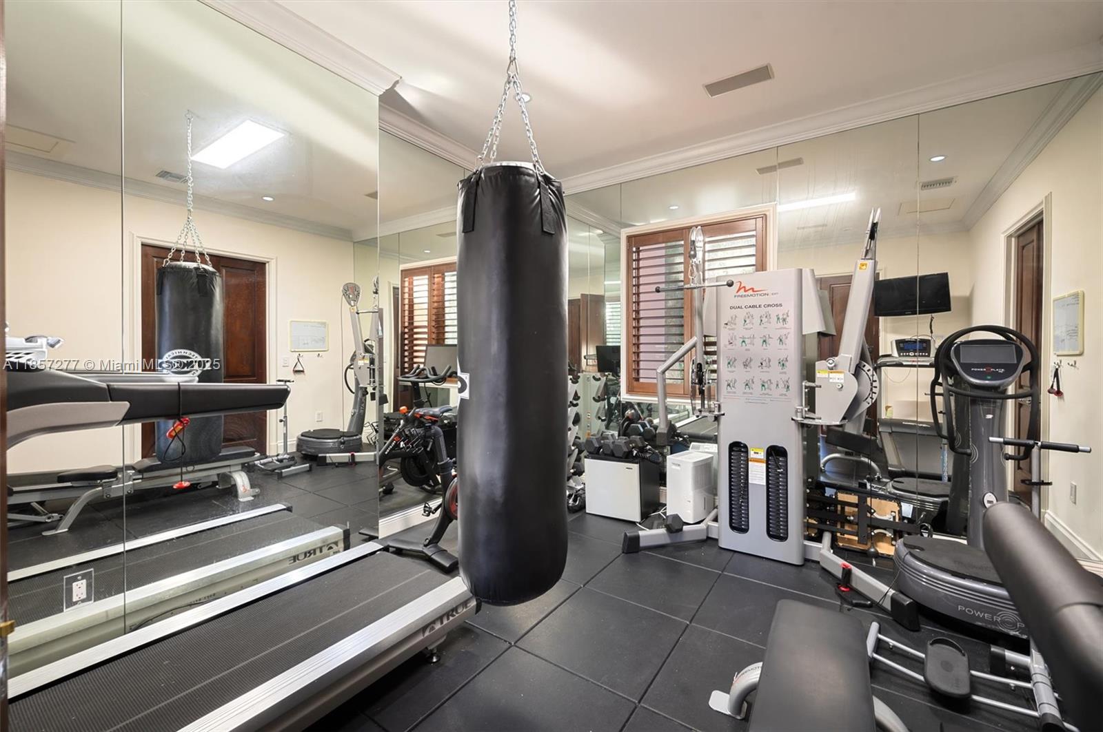 221 Casuarina Concourse Coral Gables, FL 33143 221 Casuarina Concourse Coral Gables, FL 33143