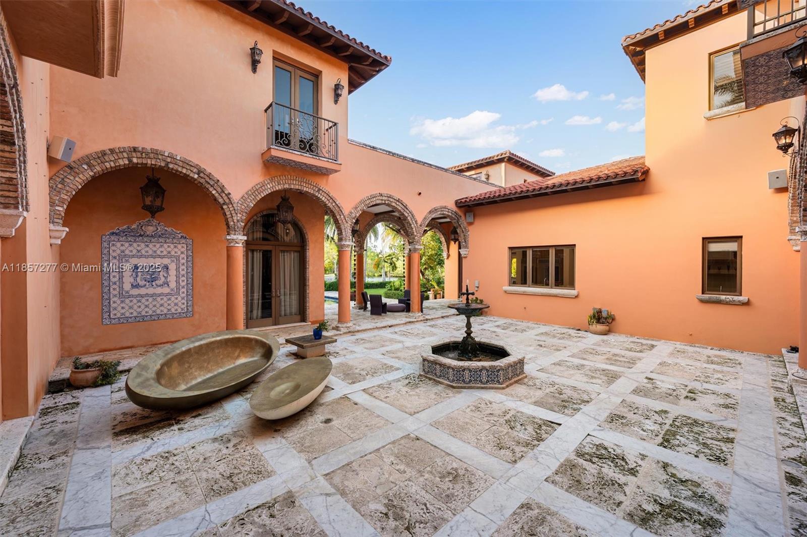 221 Casuarina Concourse Coral Gables, FL 33143 221 Casuarina Concourse Coral Gables, FL 33143