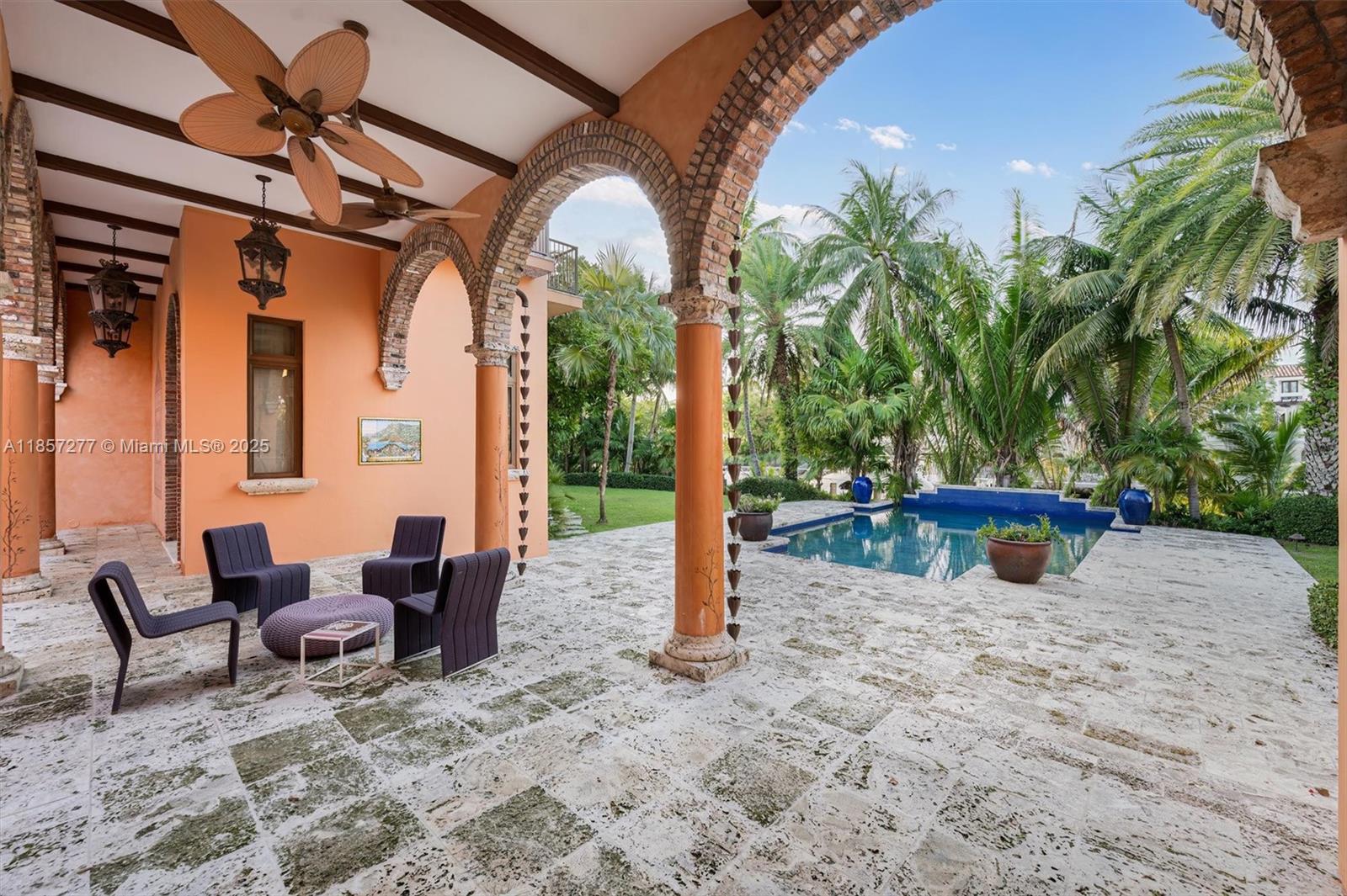 221 Casuarina Concourse Coral Gables, FL 33143 221 Casuarina Concourse Coral Gables, FL 33143