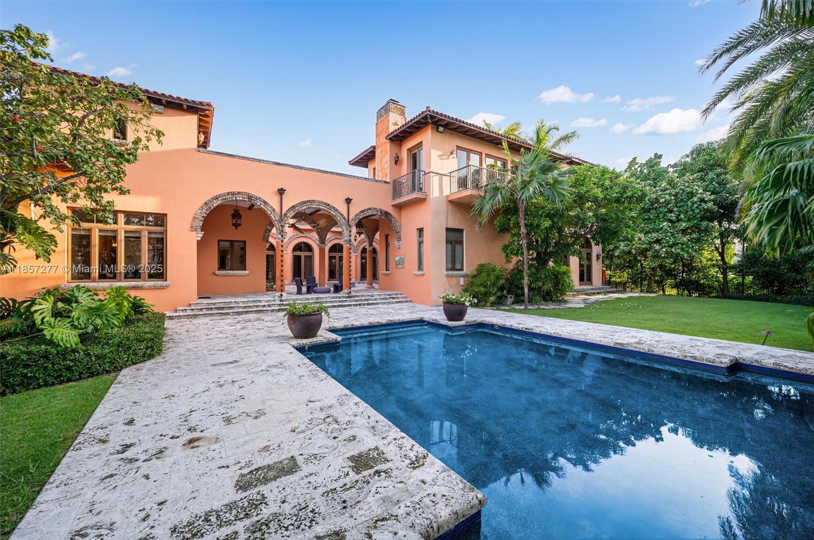 221 Casuarina Concourse Coral Gables, FL 33143 221 Casuarina Concourse Coral Gables, FL 33143