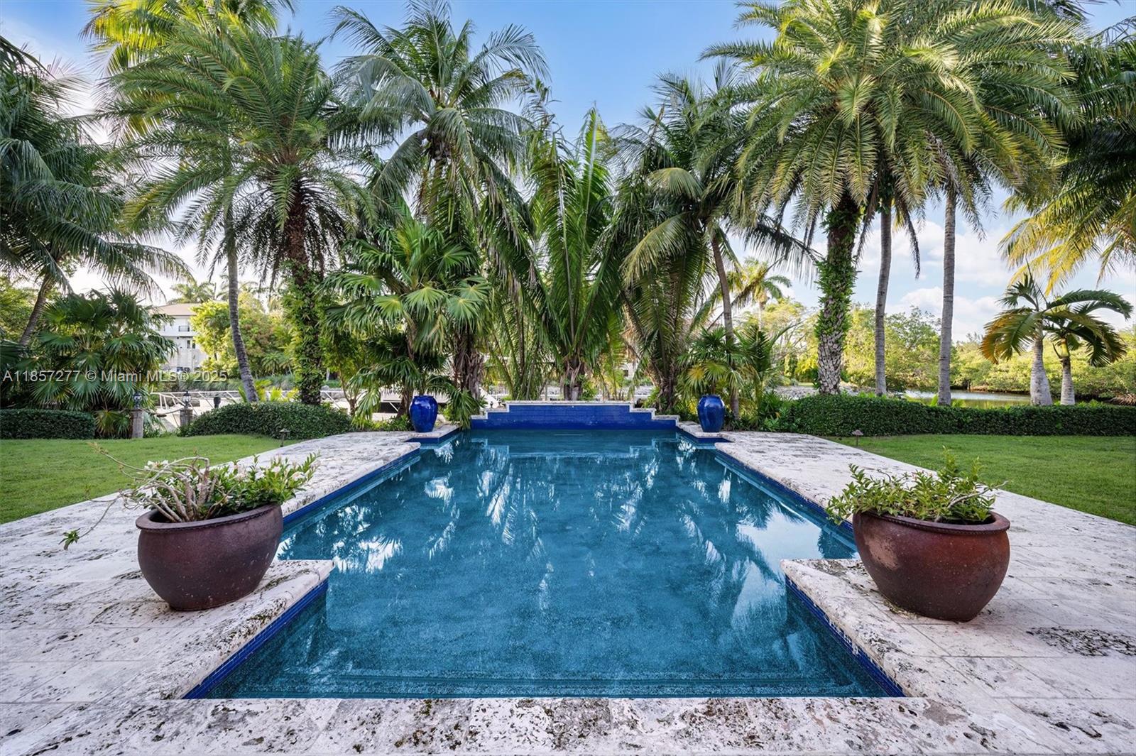 221 Casuarina Concourse Coral Gables, FL 33143 221 Casuarina Concourse Coral Gables, FL 33143