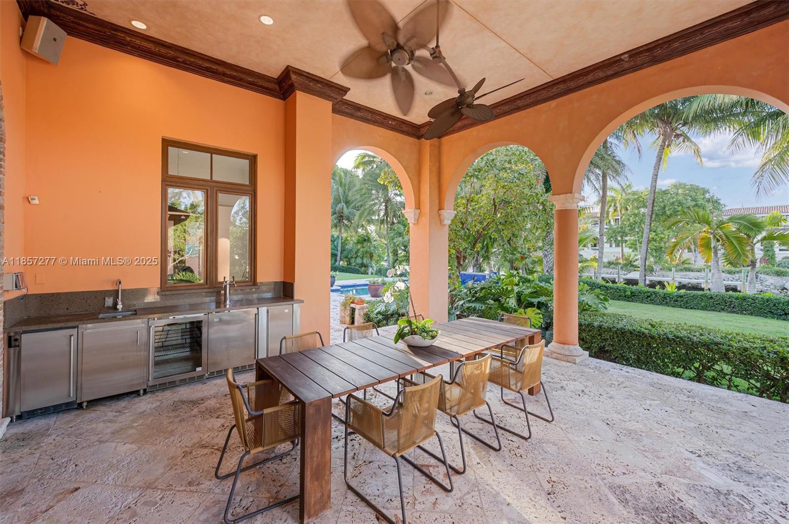 221 Casuarina Concourse Coral Gables, FL 33143 221 Casuarina Concourse Coral Gables, FL 33143