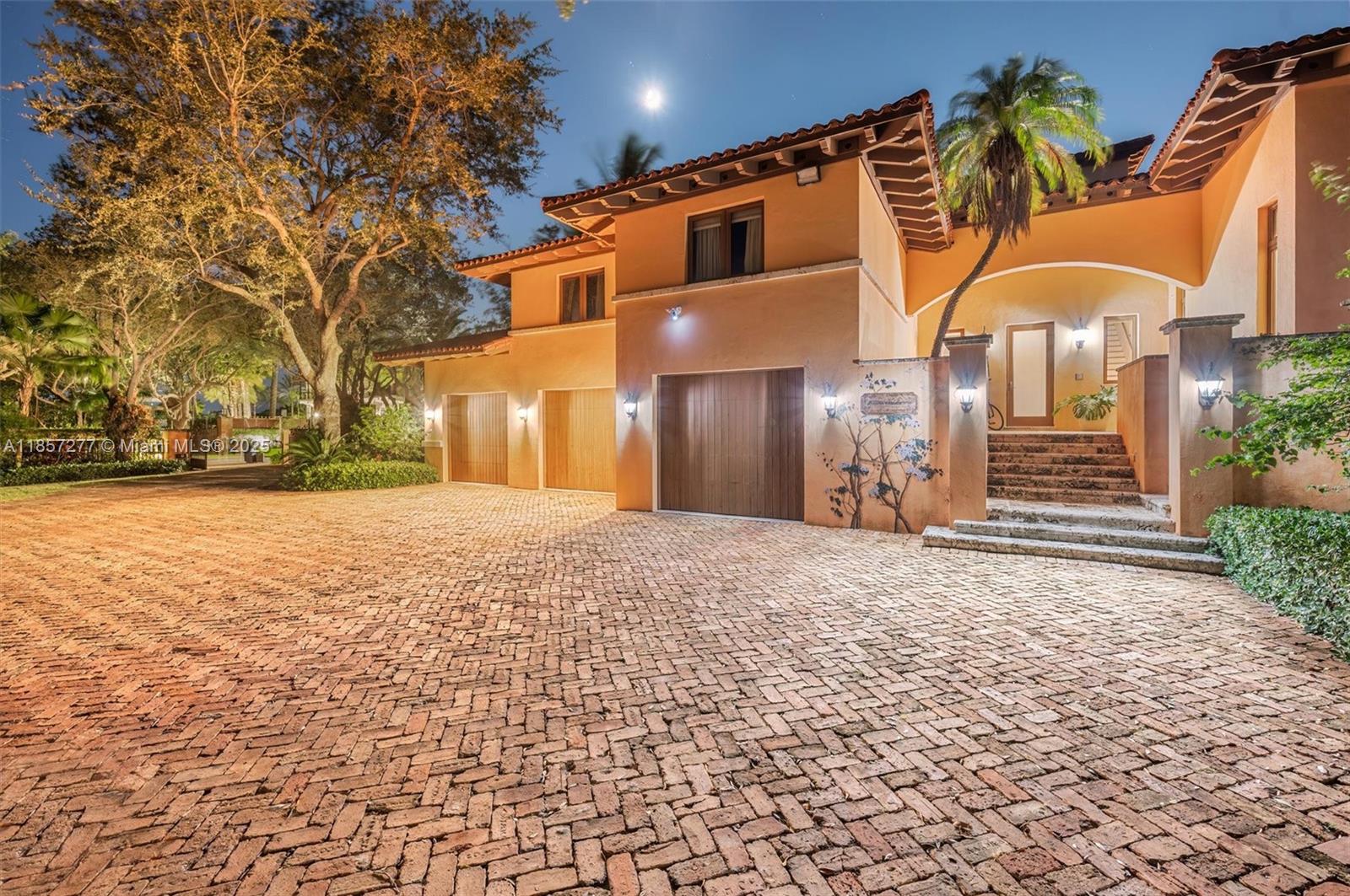 221 Casuarina Concourse Coral Gables, FL 33143 221 Casuarina Concourse Coral Gables, FL 33143