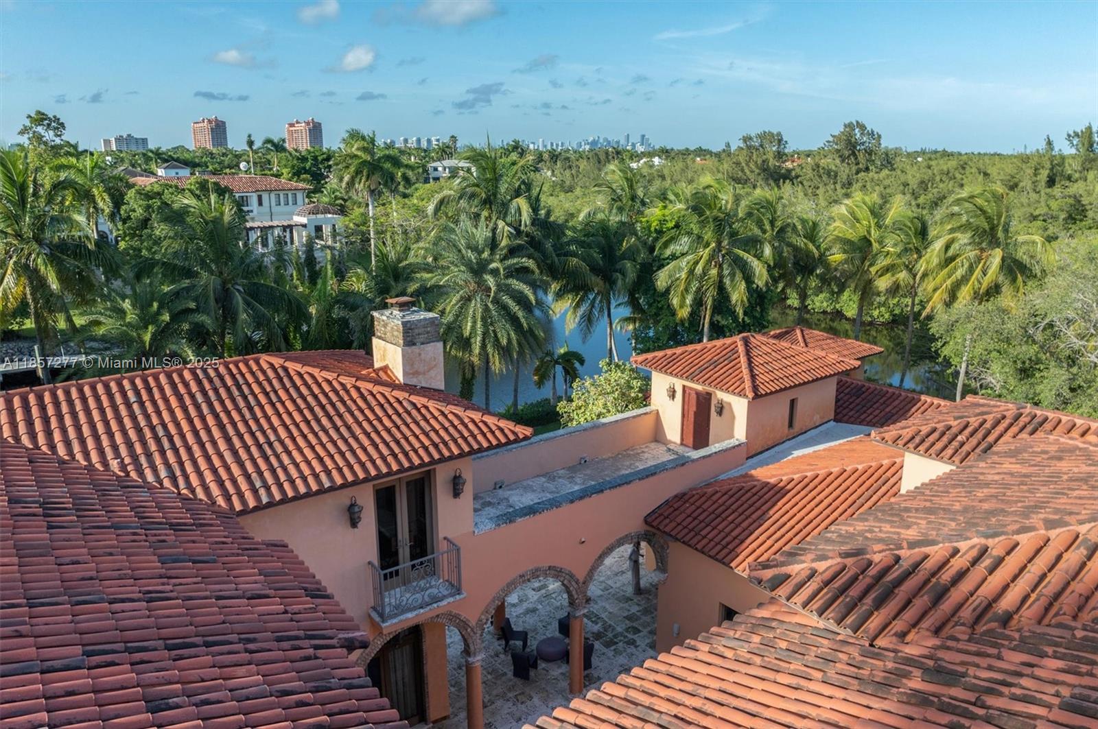 221 Casuarina Concourse Coral Gables, FL 33143 221 Casuarina Concourse Coral Gables, FL 33143