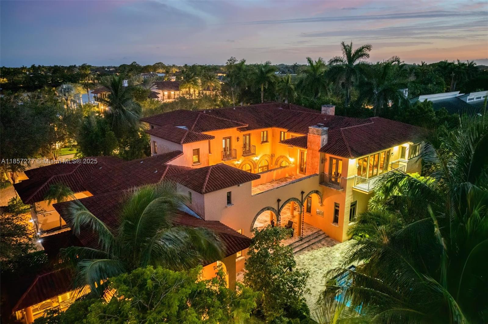 221 Casuarina Concourse Coral Gables, FL 33143 221 Casuarina Concourse Coral Gables, FL 33143