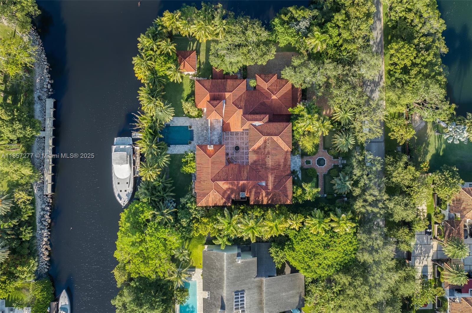 221 Casuarina Concourse Coral Gables, FL 33143 221 Casuarina Concourse Coral Gables, FL 33143