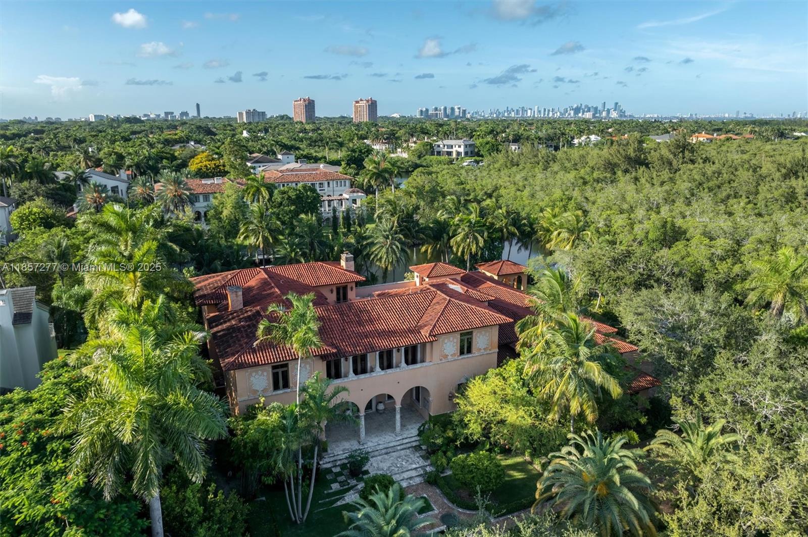 221 Casuarina Concourse Coral Gables, FL 33143 221 Casuarina Concourse Coral Gables, FL 33143