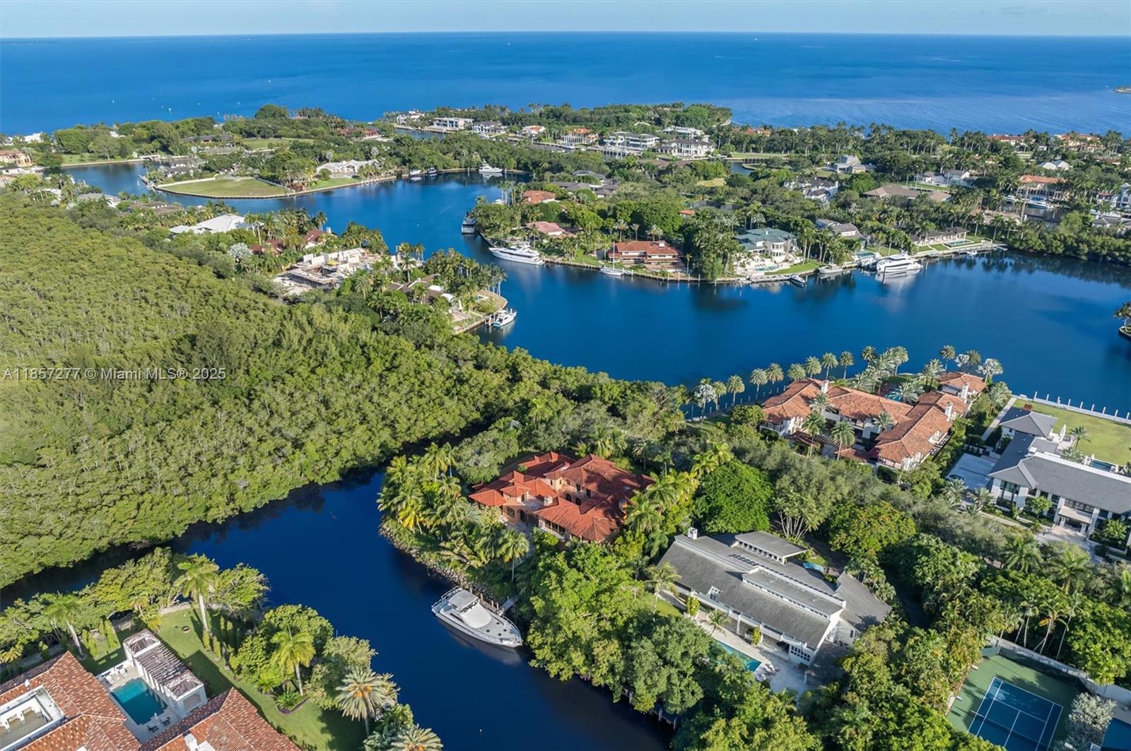 221 Casuarina Concourse Coral Gables, FL 33143 221 Casuarina Concourse Coral Gables, FL 33143