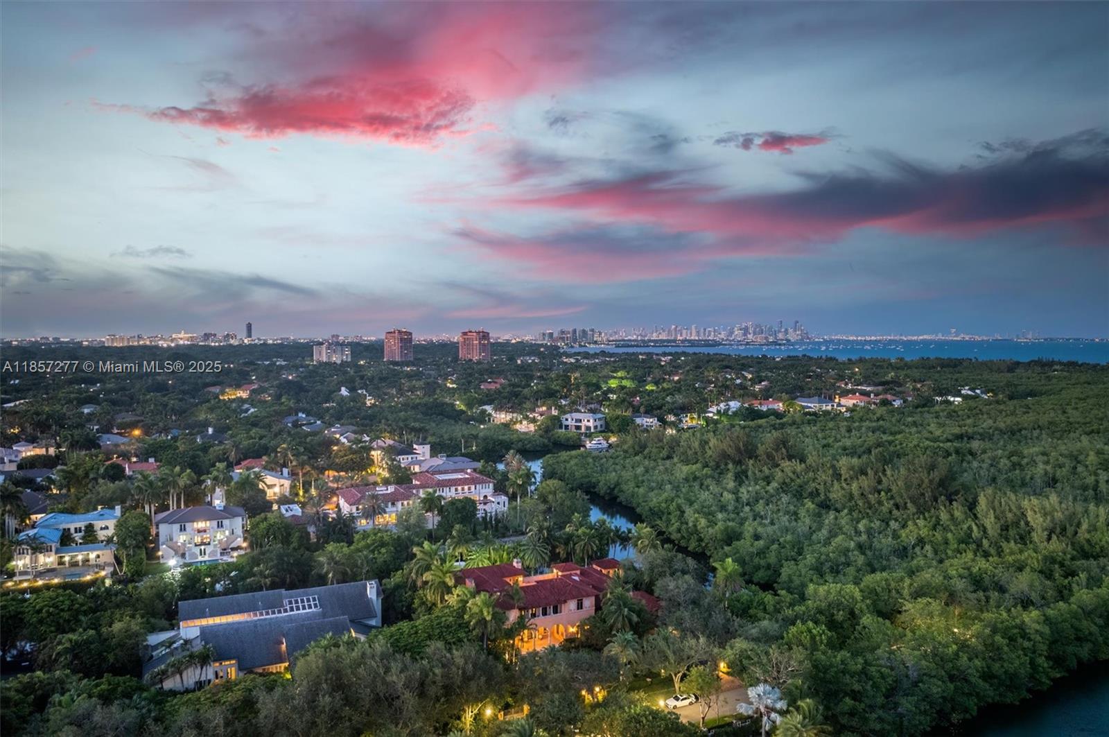 221 Casuarina Concourse Coral Gables, FL 33143 221 Casuarina Concourse Coral Gables, FL 33143