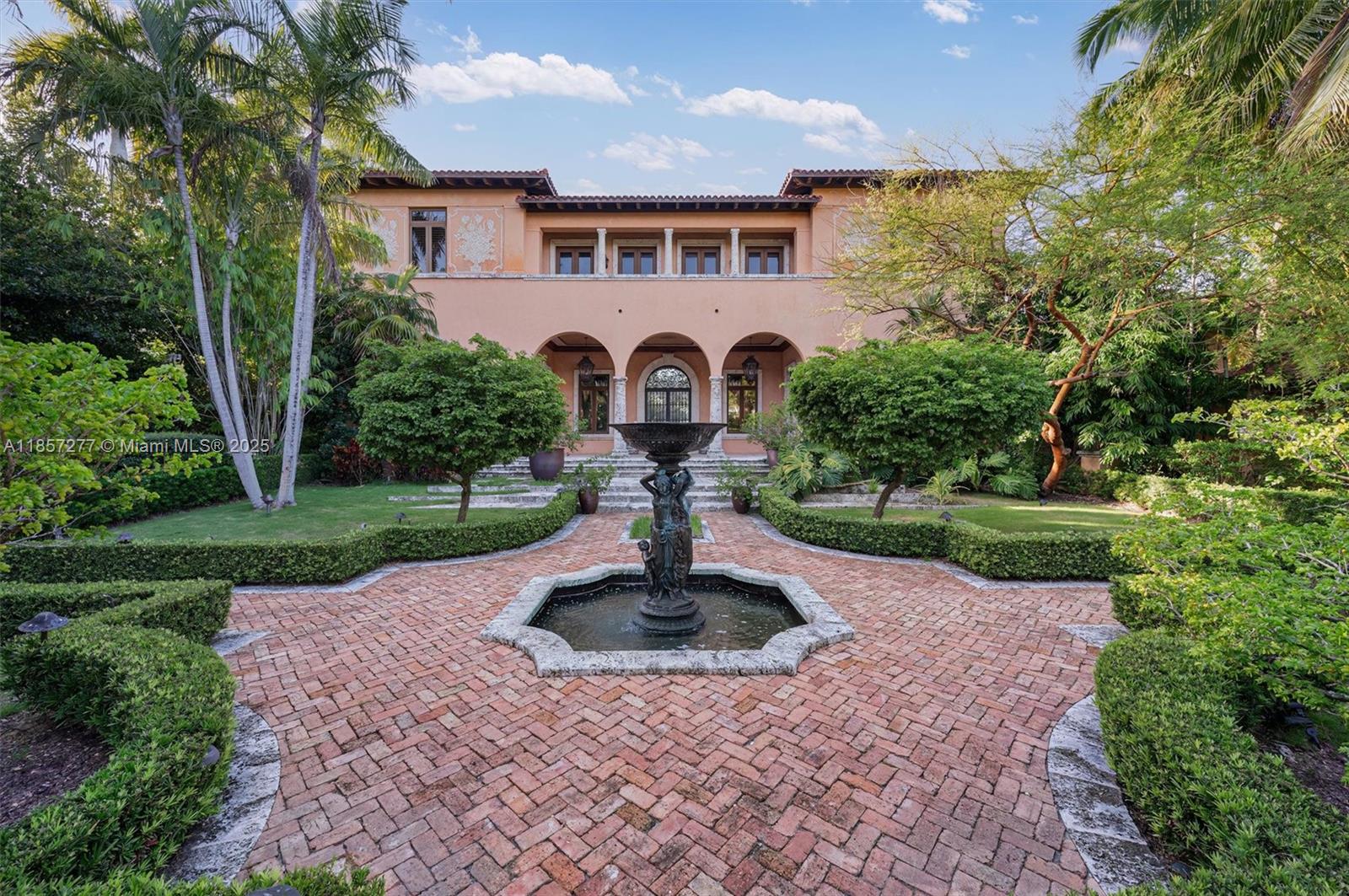 221 Casuarina Concourse Coral Gables, FL 33143 221 Casuarina Concourse Coral Gables, FL 33143