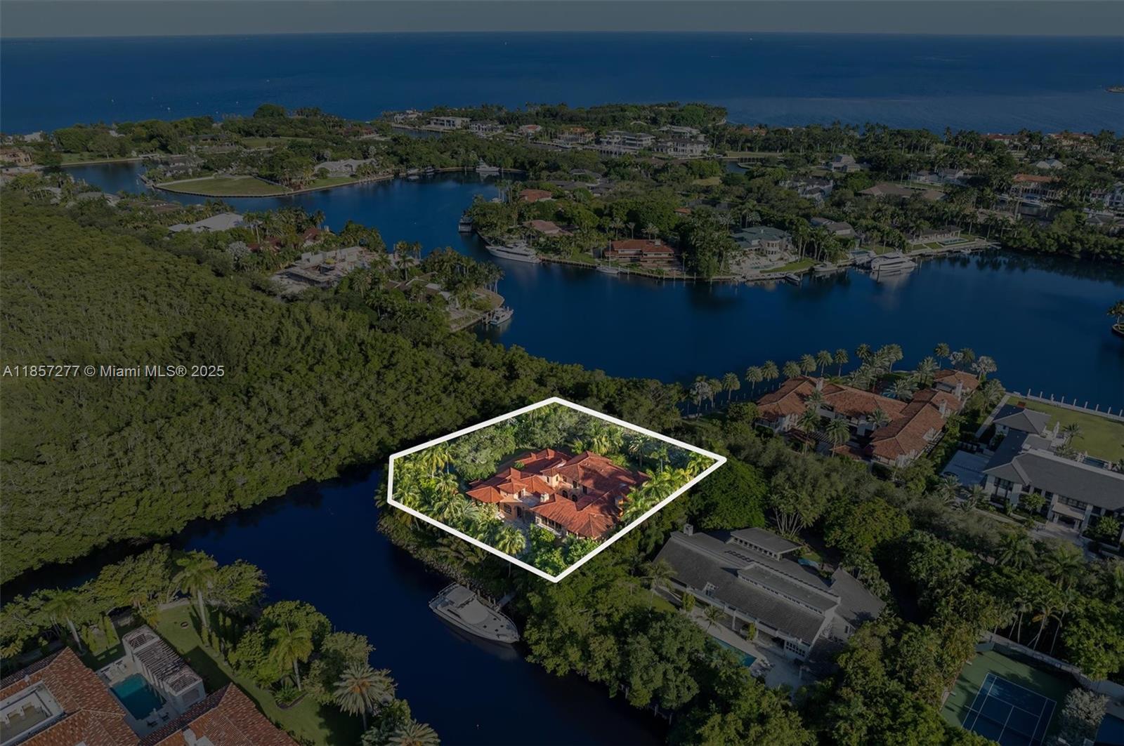221 Casuarina Concourse Coral Gables, FL 33143 221 Casuarina Concourse Coral Gables, FL 33143