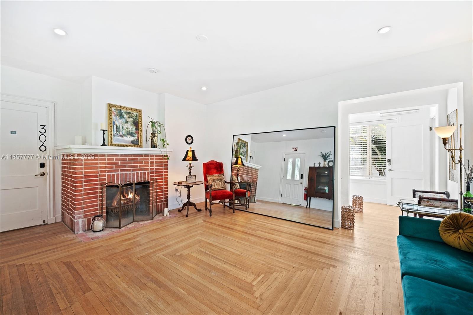 36 Phoenetia Ave Coral Gables, FL 33134