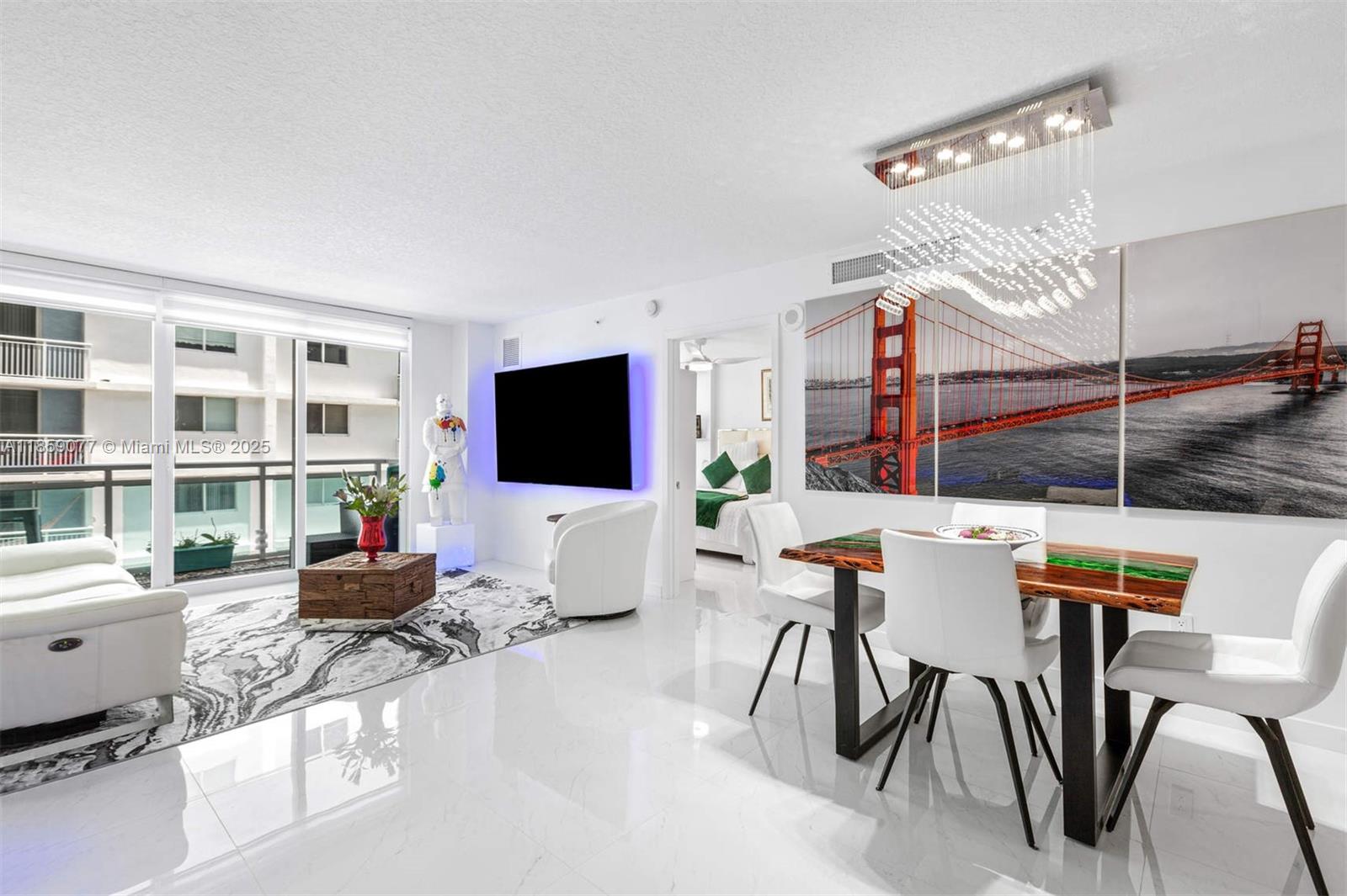 6917 Collins Ave #906