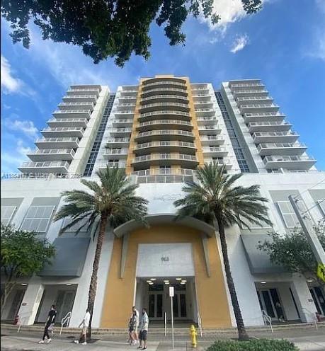 900 SW 8th St #904