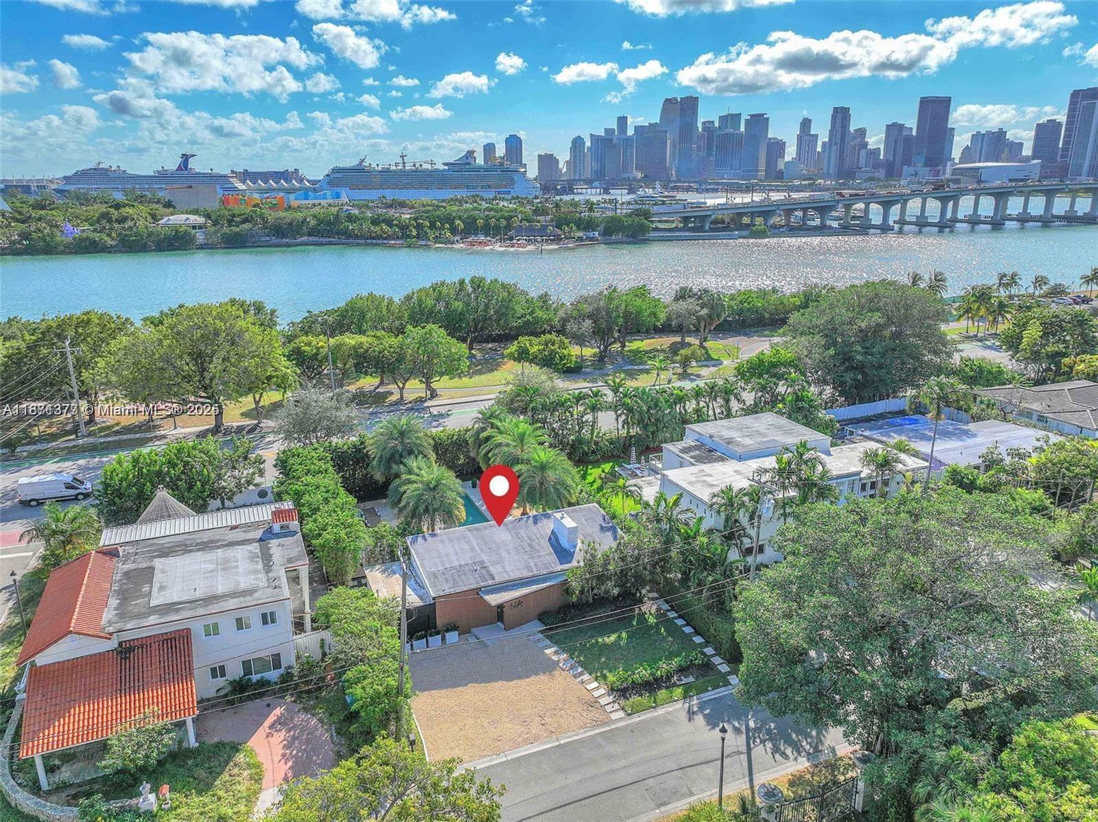 910 N Venetian Dr Miami Beach, FL 33139