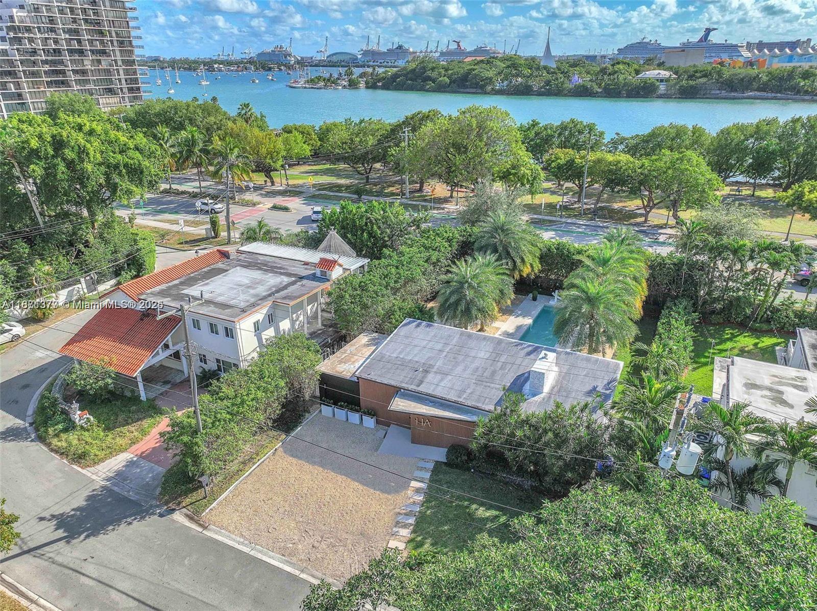 910 N Venetian Dr Miami Beach, FL 33139